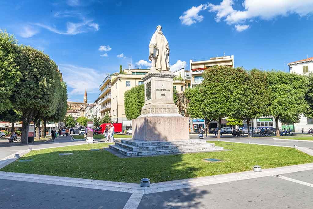 Monumento a Guido Monaco