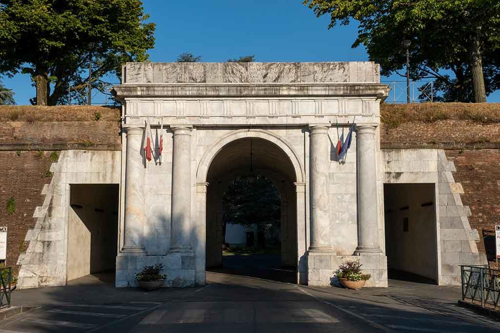 Porta Vittorio Emanuele