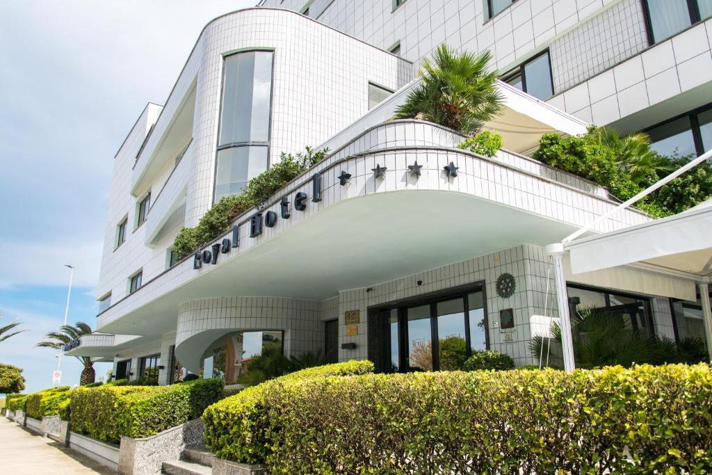 HOTEL ROYAL