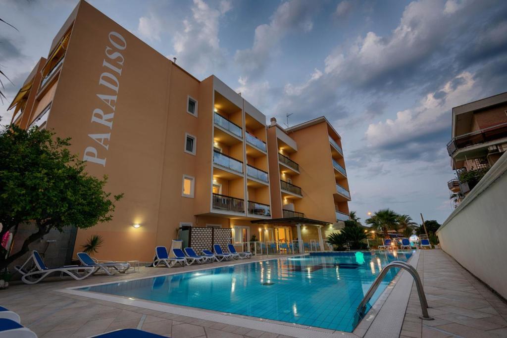 HOTEL PARADISO