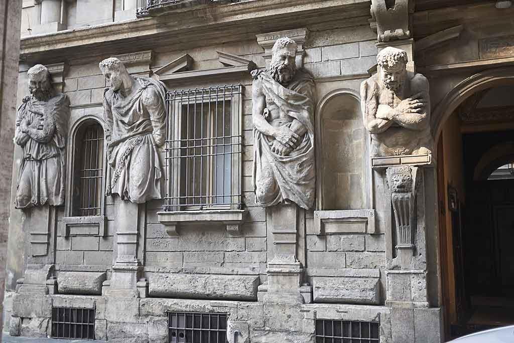 Casa degli Omenoni