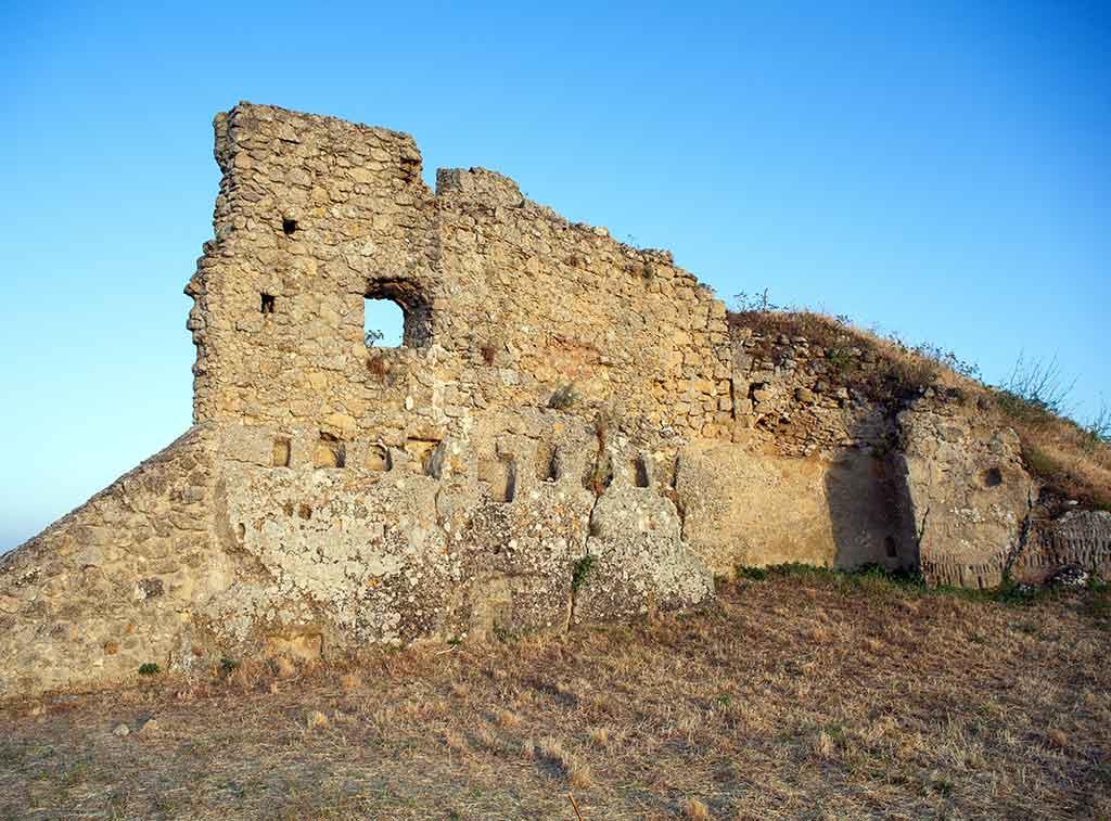 Castello di Assoro Diroccato