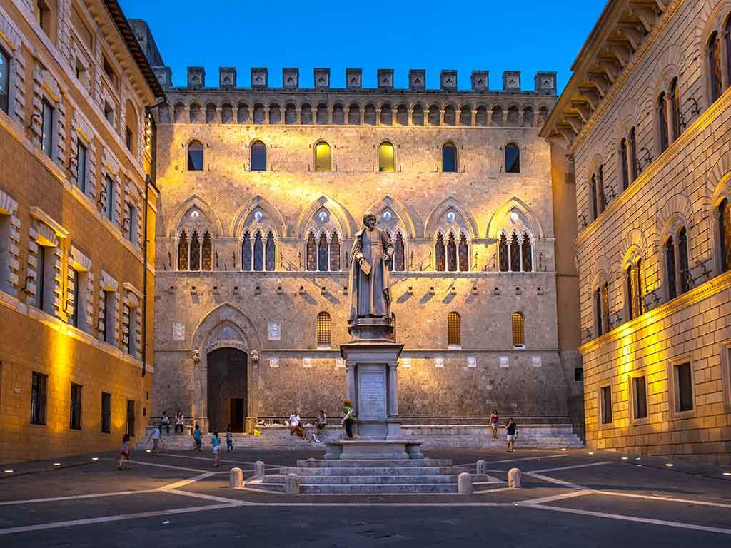 Piazza Salimbeni