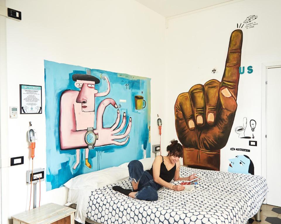 MADAMA HOSTEL & BISTROT