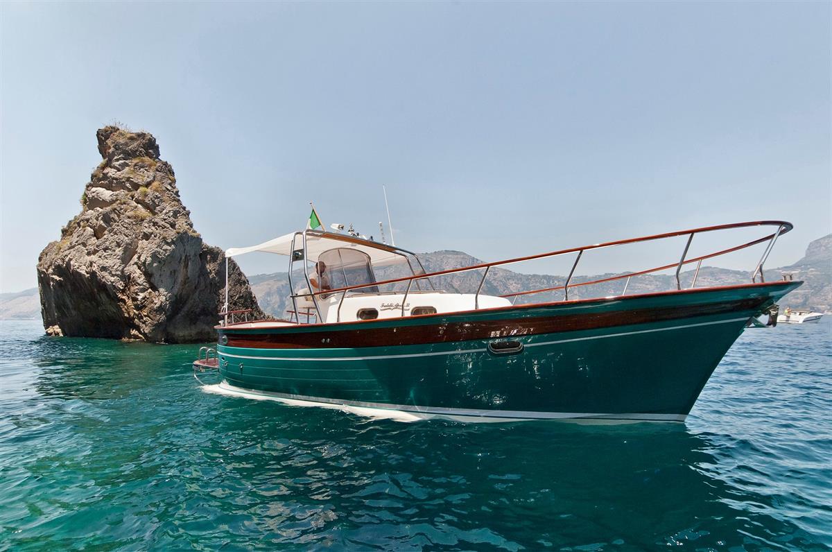 Plaghia Charter S.R.L.