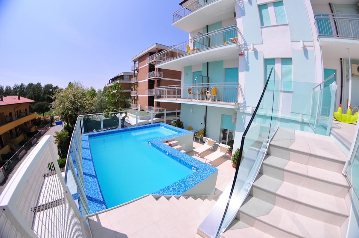 HOTEL BAHAMAS