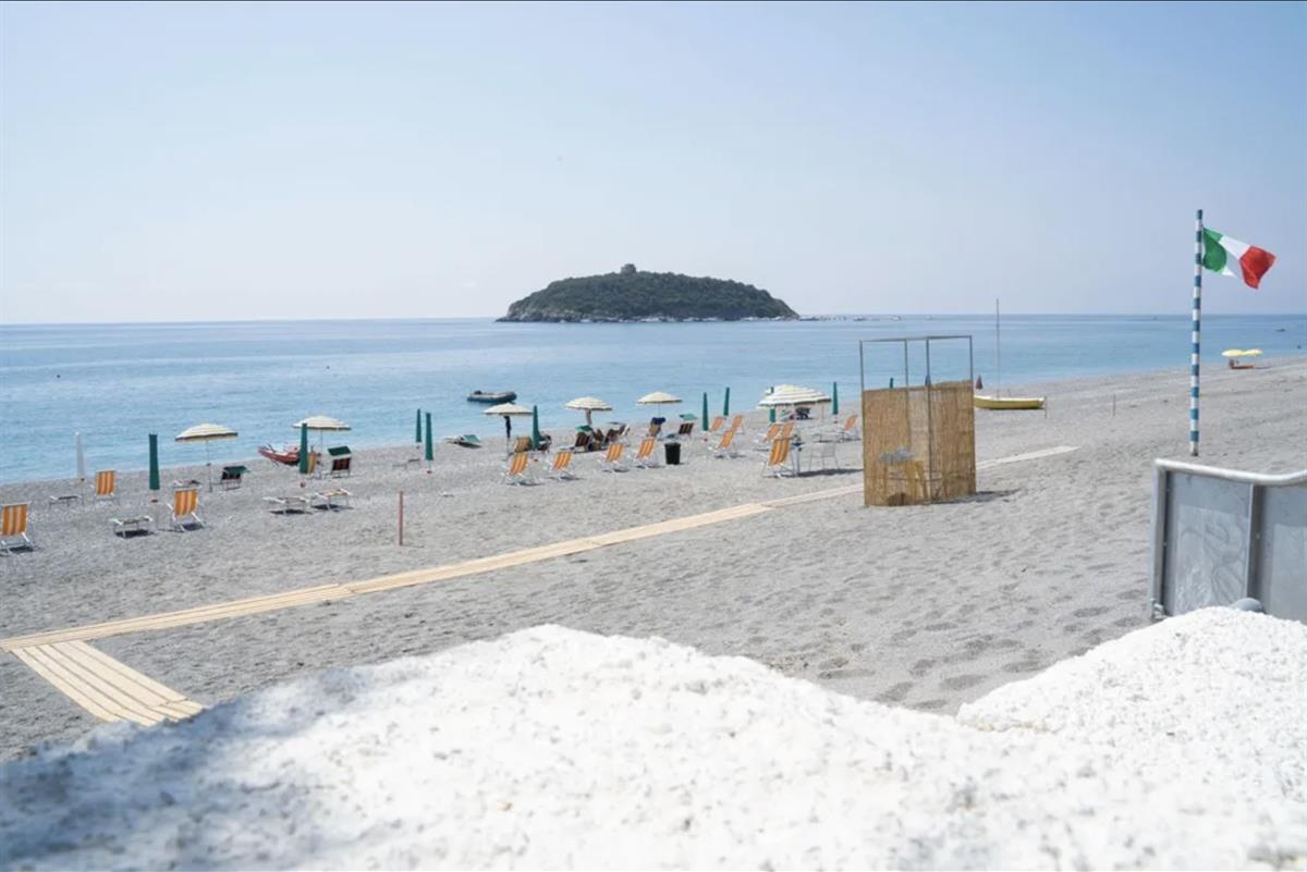 Pietrarossa Beach