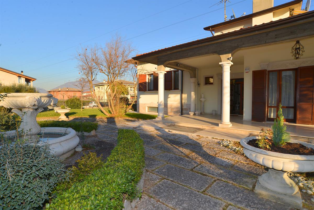 Villa Adriano B & B