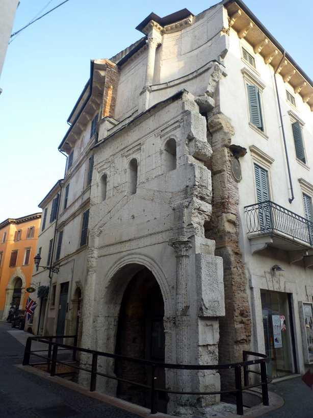 Porta Leoni (Porta San Fermo)