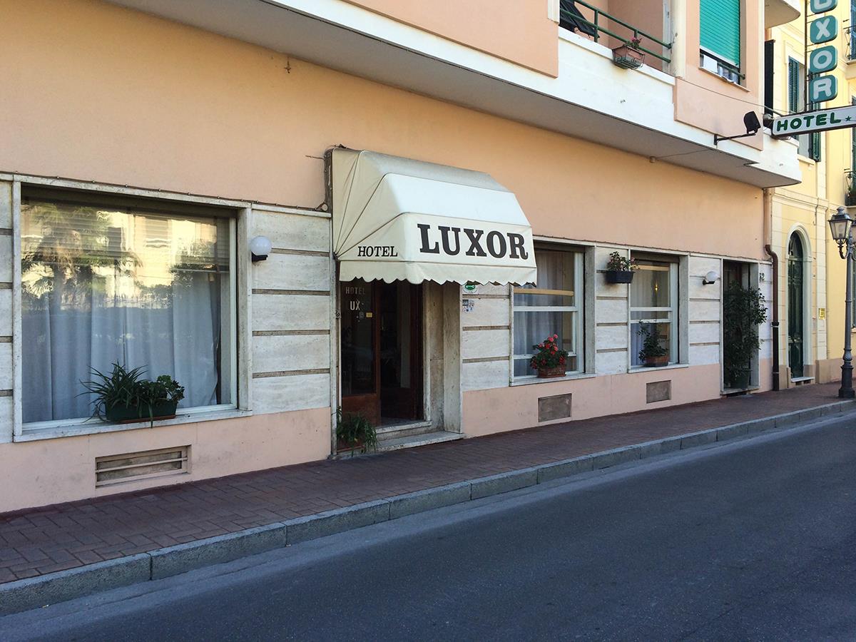 HOTEL LUXOR